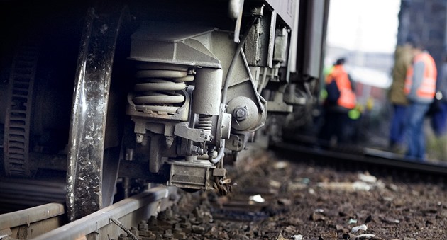 Senior na Šumpersku vjel na železniční přejezd, střet s vlakem nepřežil