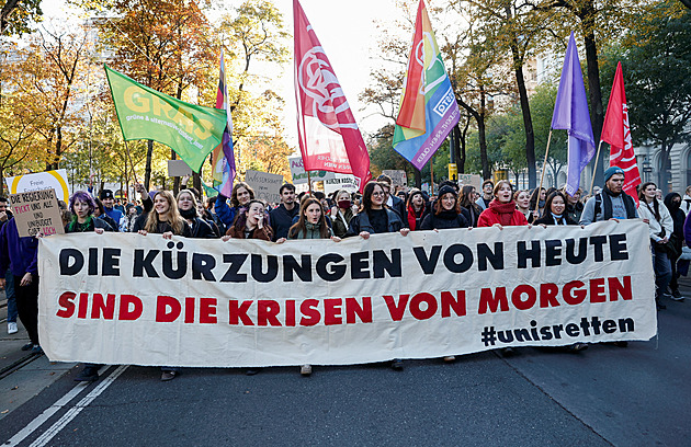 Studentský protest se přehnal Vídní. Málo peněz pro univerzity, bouřily desetitisíce