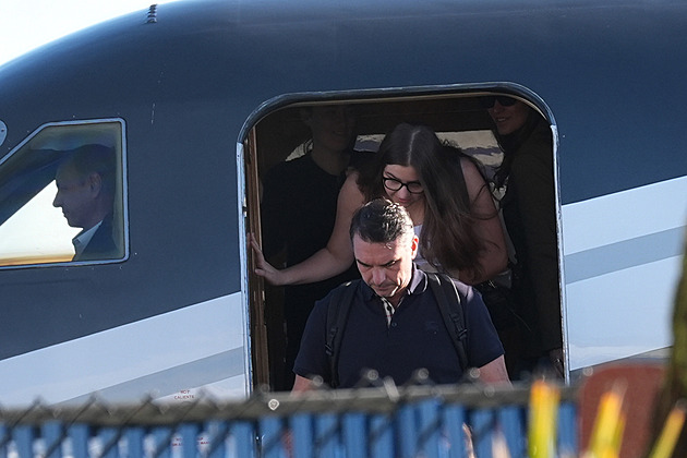 Bolsonaro po prohraných volbách uprchl do USA. Je to slušný člověk, řekl Trump